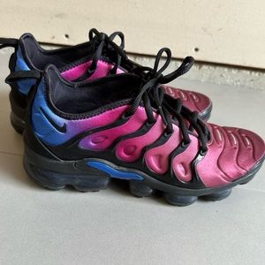 Nike Vapormax Plus, Racer Blue/Hyper Pink, Size 9 Women’s, 7.5 Men’s.